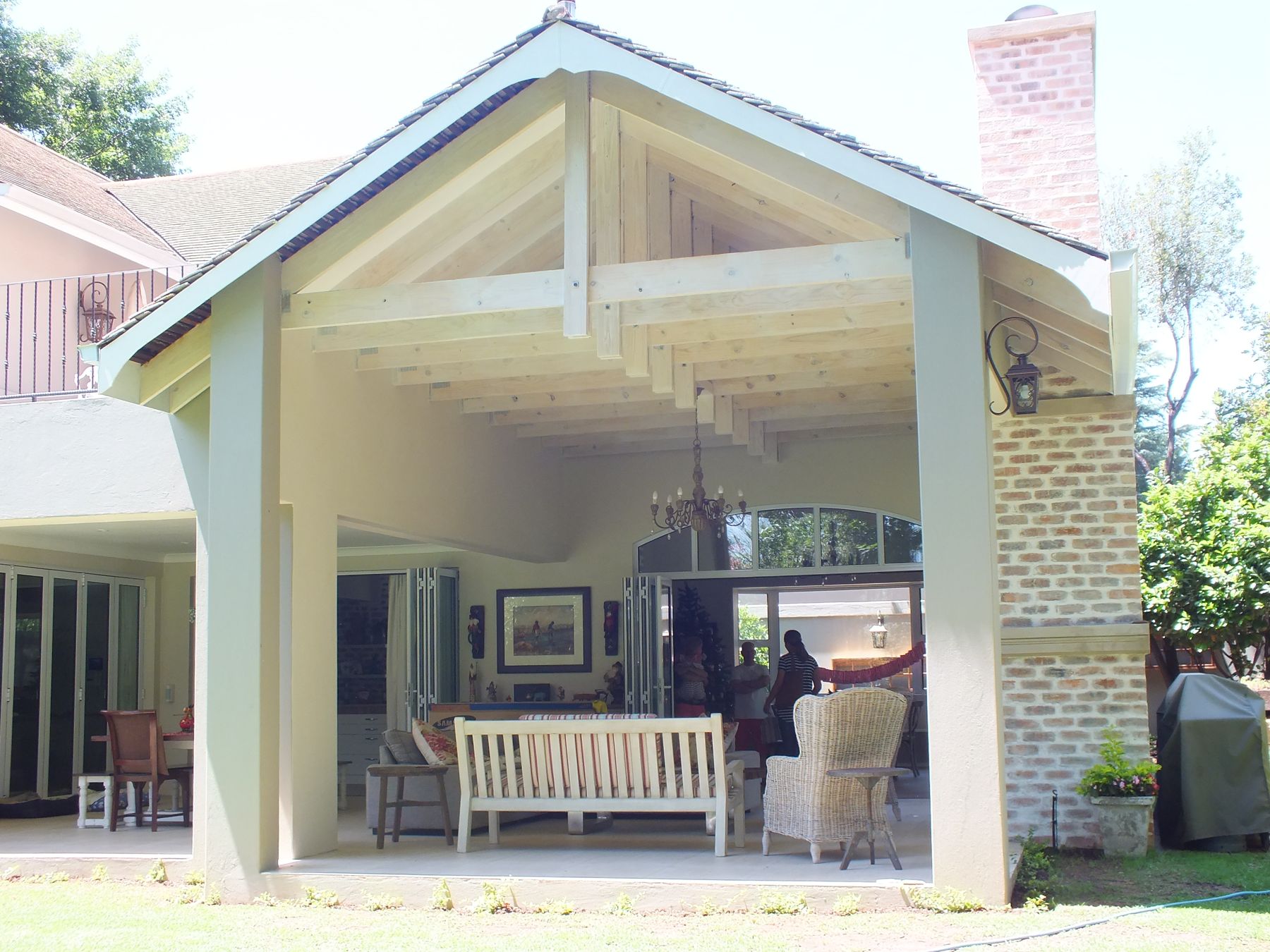 The Atholl house after alteration — a new living pavilion added to the existing home